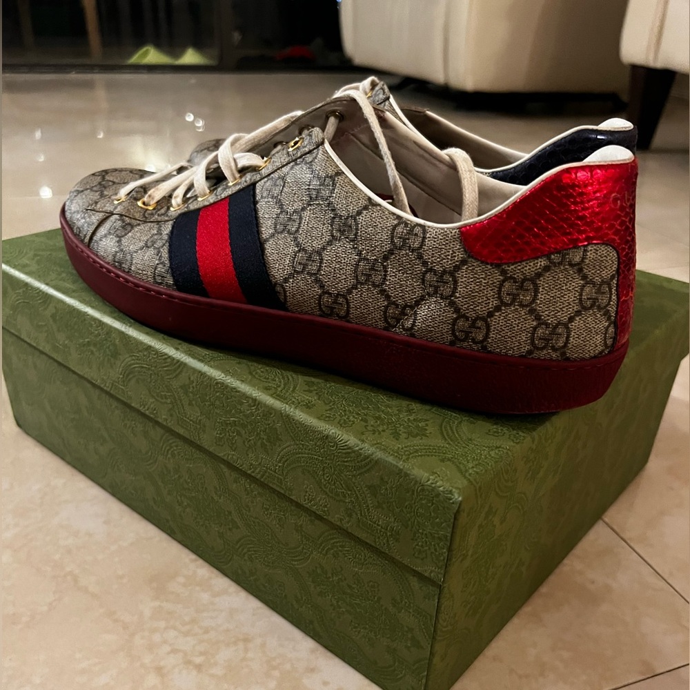 Gucci Ace GG Supreme sneaker for sale in good condition.